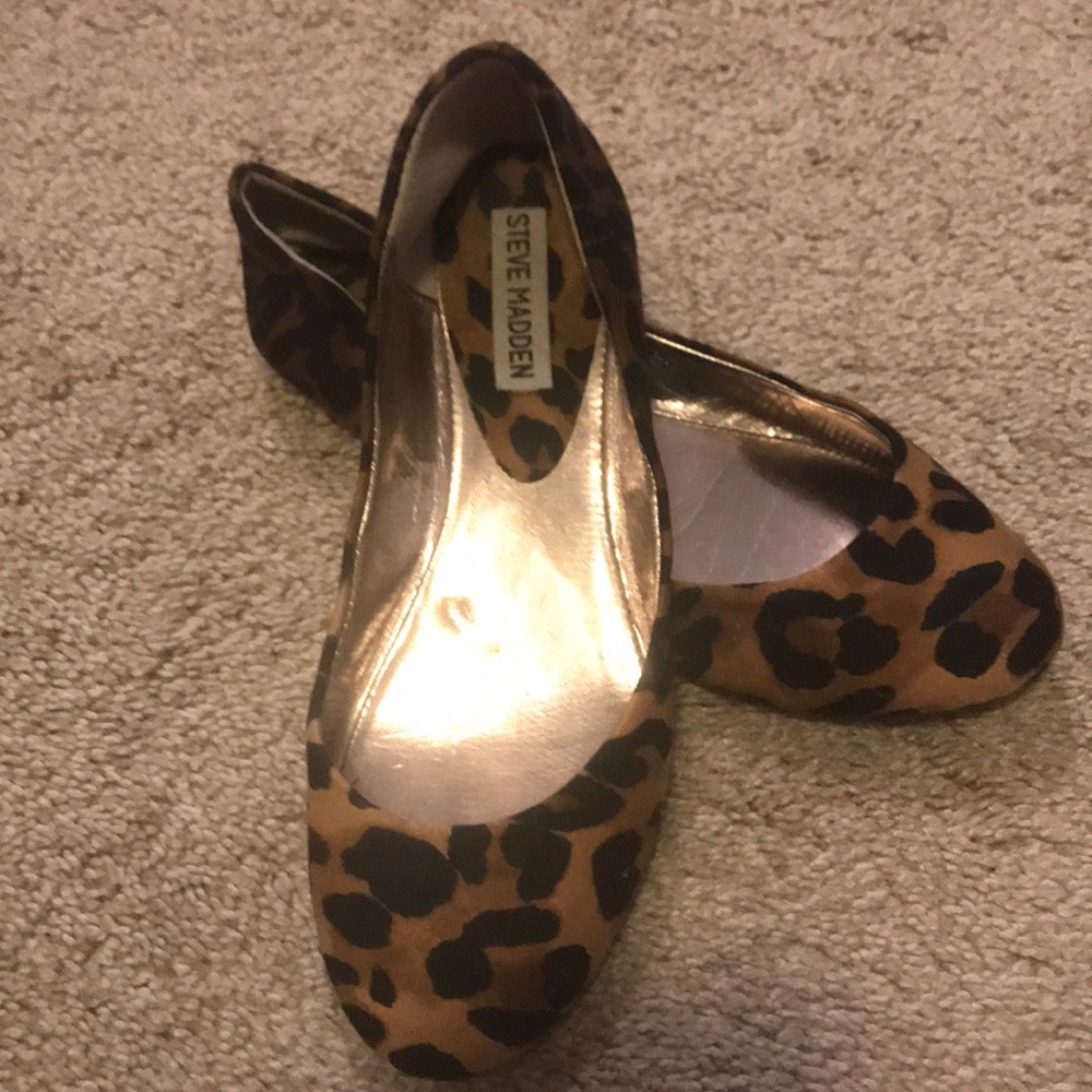 Steve Madden leopard flats size 6